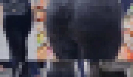 【ベロア生地パンツ】ムチっとしたお尻の女の子