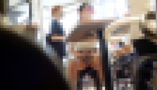机下の純白パンチラ。彼氏の横で無防備な下半身。フードコート観察【高画質/望遠】Vol.17