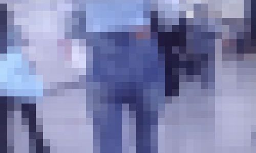 清楚黒髪のモデル系美女がスキニーデニム履いて歩く姿がイヤらしい