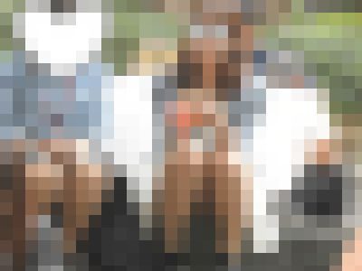（ＦＨＤ）大変です！！食事に夢中になり、パンツが見えてますよ２２４