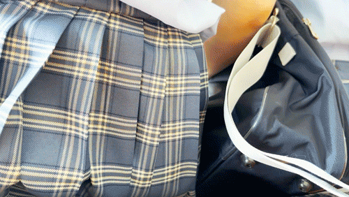 教室休み時間青チェのパンチラ②　ルーズ、白、ピンク、水色