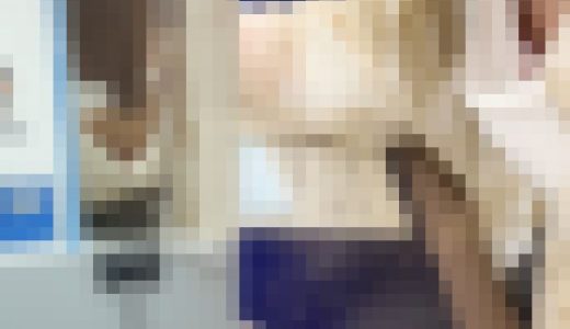 街中で見かける胸チラその4