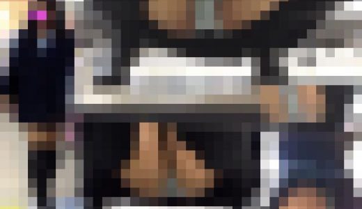 【再販】びっしょり滲んだシミ付きPが無防備大開脚で丸見えに!ロリ娘の対面盗撮パンチラ動画No,7