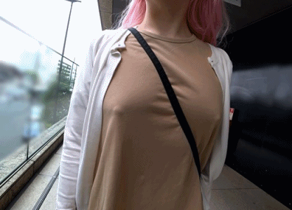 【ノーブラ探訪】ワンピお姉さんの下乳ローアングルが美乳すぎる!!!