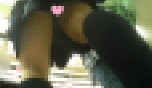 足元からの眺め vol.08(こちらを睨む制服J●／仕事帰りの制服OL)