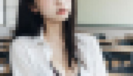 虚ろな目で胸を見せてくれる女の子たち