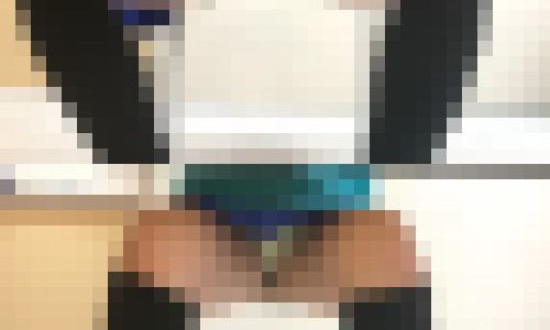 ジャージの下は超ミニスカ 机の下からじっくり観察