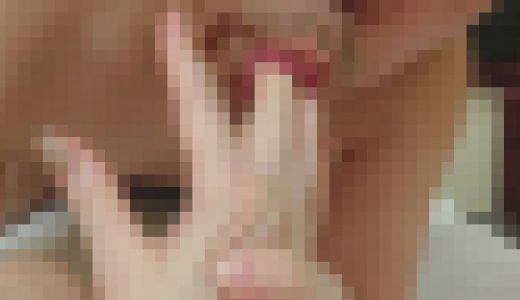 色白お姉さんの手指をひたすらしゃぶる動画