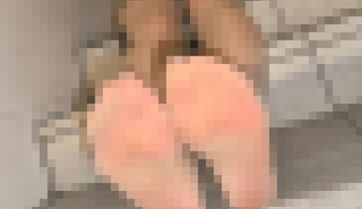 20歳大学生ちゃん使用感抜群のロングブーツと伝線熟成パンスト足裏