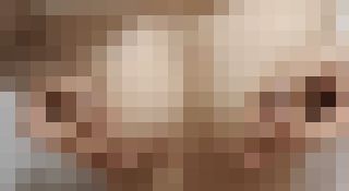 白の下着を脱いで乳首をマッサージする女の子