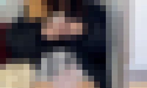 スカートが上がってモロパンになったギャル系お姉さん