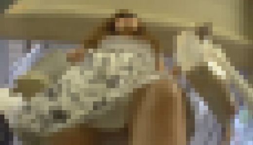 【再販】再販★Dogeyes★完全オリジナル０７４座り生脚デルタ部傘でガードしたつもりが裏目に(^^)/最後にどかしてくれて有難う