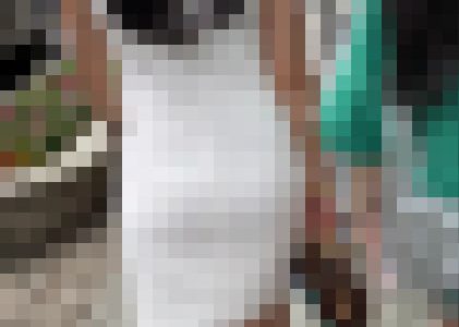 薄手の白いワンピースからパンツが透け透けの動画。