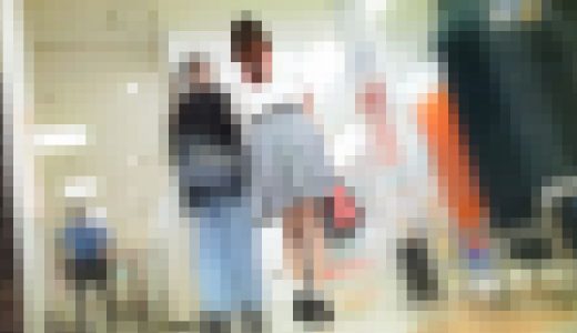 ガチャガチャに夢中なオシャレ女子ウォッチング