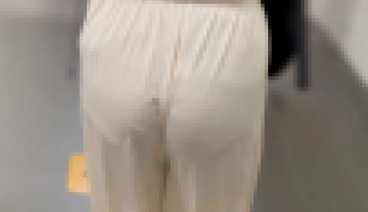 【再販】《４K・高画質》 No.995「タグまでクッキリ！とんでもなく薄い生地のパンツを履く地味めなOL」