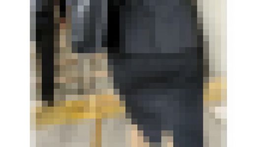 【355】光沢感がたまらないリクルートスーツOLさんの駅での歩行！