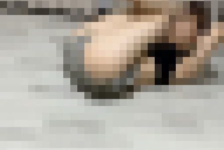 【家庭内盗撮】妻がショートパンツ姿で開脚ストレッチ