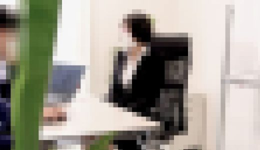 巨乳新入社員が見せつけ誘惑?上司の前なのに美巨乳揉みしだく?【OL/パンチラ】