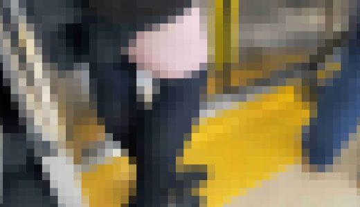 ミニスカニーハイ色白美脚を隠し撮り！