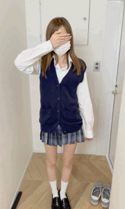 【パンツのシミ】あいなちゃんのシミはサラサラ系、手マンでぐっしょりにさせてクロッチに吸わせる