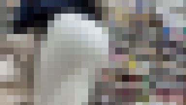 白のタイトスカートのお尻がまぶしいです