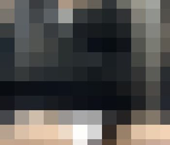 (電車対面）(顔出し)タイトスカートは丈長め…その分油断してパンストあんよをふしだらにくぱぁ〜っとひろげちゃう…OLお姉さんを観