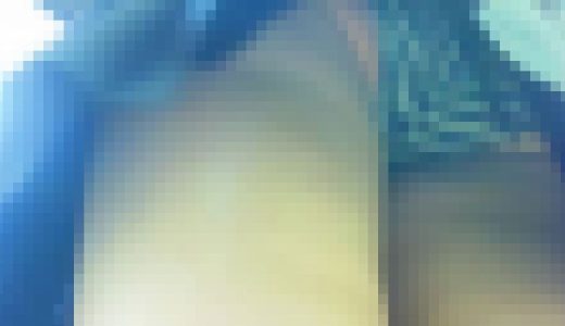 立ち読み制服JKを通り過ぎざまに下から眺める動画