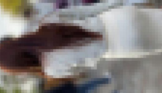無防備(/ω＼)ニットワンピからパンティー透けてますよ！